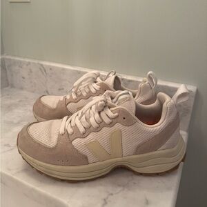 Veja Venturi Women's Beige and White Sneakers